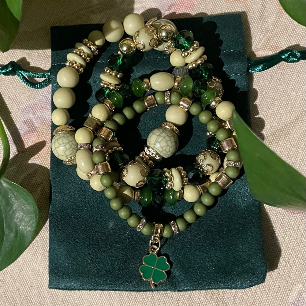 Bracelets in Velvet Pouch 🍀